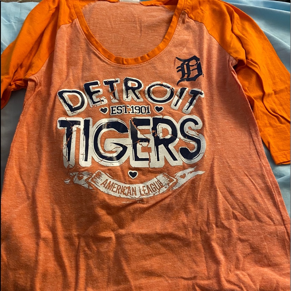 Women’s tigers T-shirt
